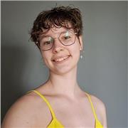 Je suis étudiante et je donne des cours de soutien scolaire en maths, svt et physique-Chimie en ligne et autour de Cholet.